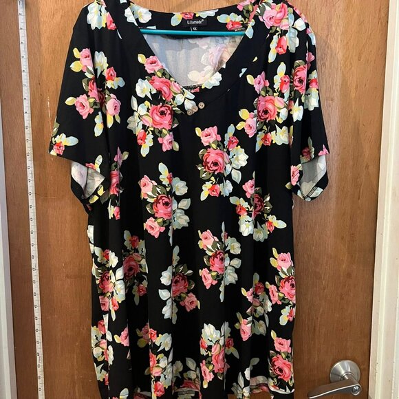 Size 4X - U.Vomade - Black and Red Floral Short Sleeve Knit Pullover - Picture 1 of 7